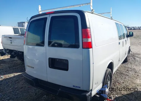 2017 Chevrolet Express 2500 Work Van z USA, uszkodzony, nr VIN 1GCWGBFF5H1117401